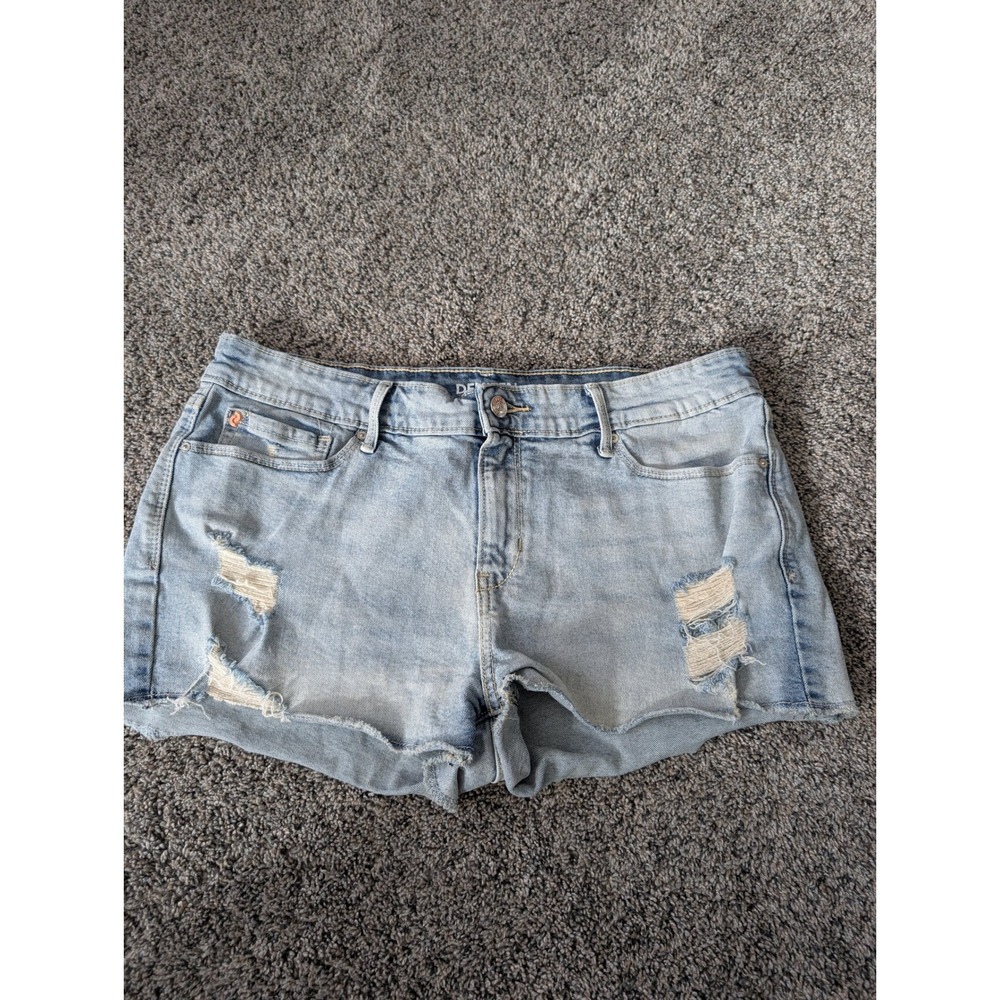 Denizen from Levi's Shortie Distressed Light Wash Denim Shorts Size 15‎ W32